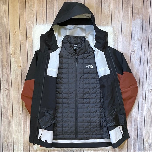 The North Face Men’s Alligare Triclimate Jacket - Picture 7 of 11